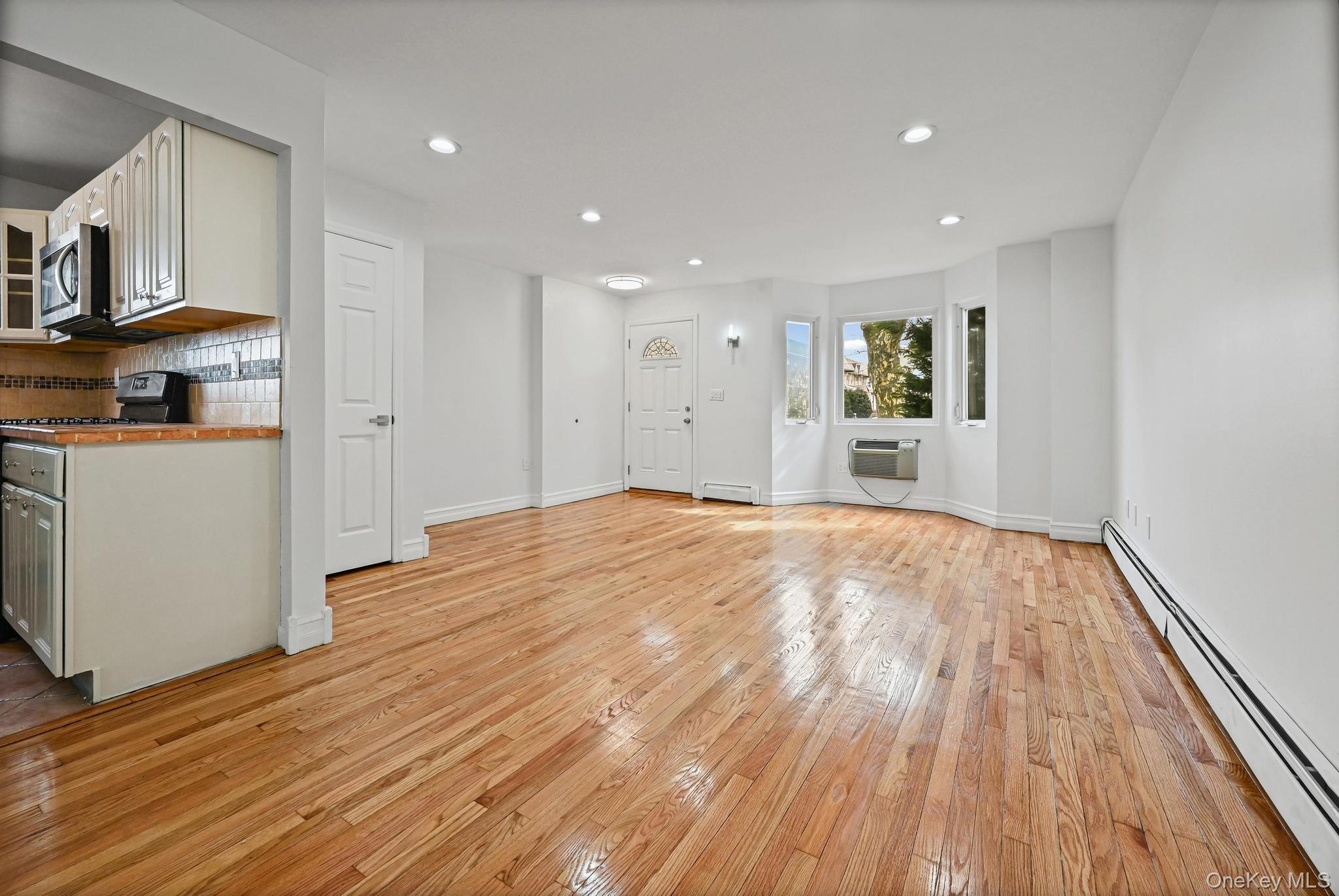 #4 photo, 93-29 91st Avenue, Woodhaven , NY 11421