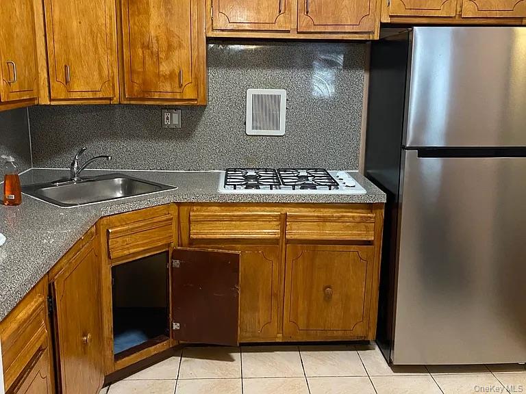 #5 photo, 10521 53rd Avenue, Corona , NY 11368