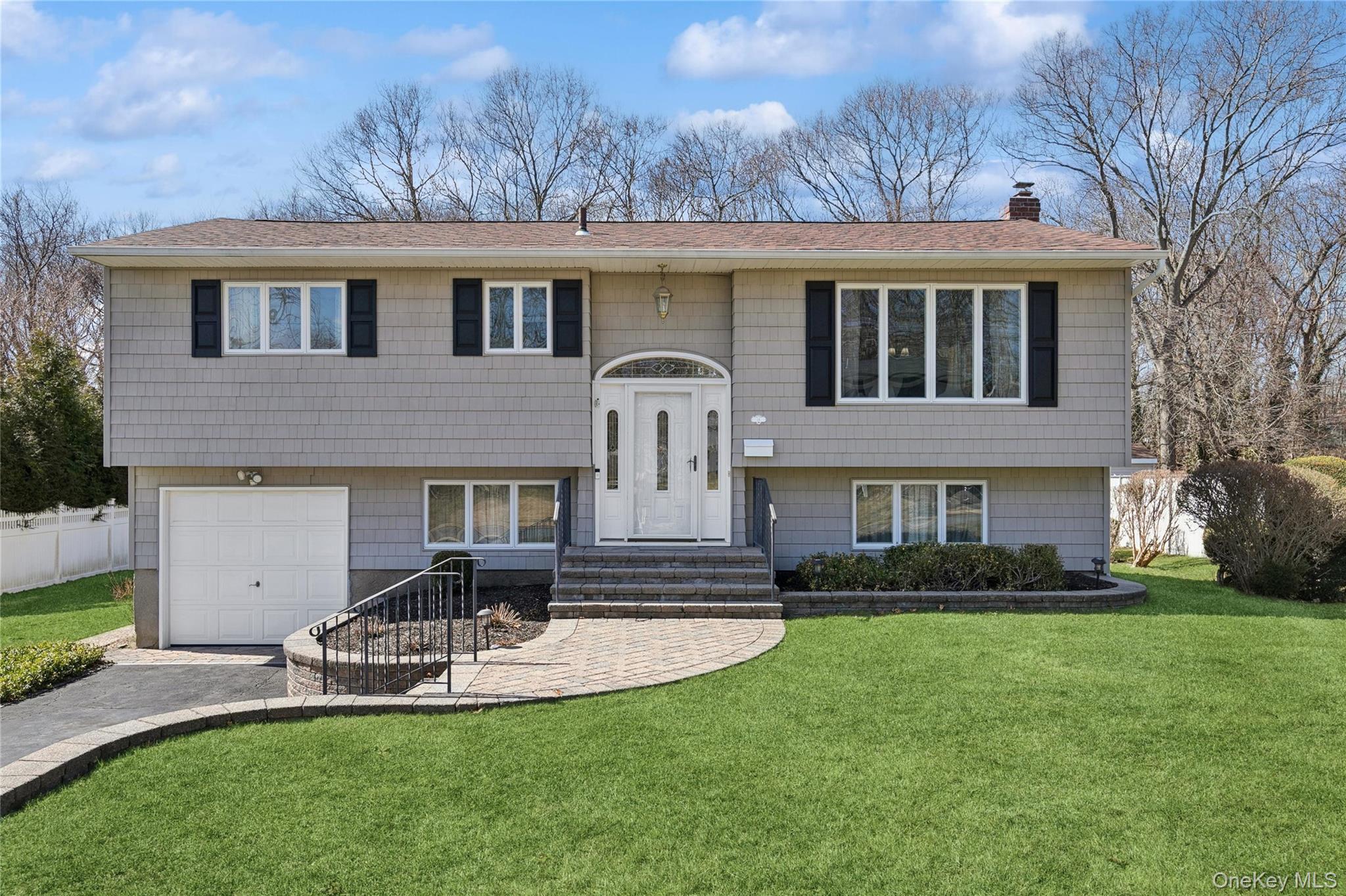 #1 photo, 14 Wenmore Road, সাফোক কাউন্টি Commack , NY 11725