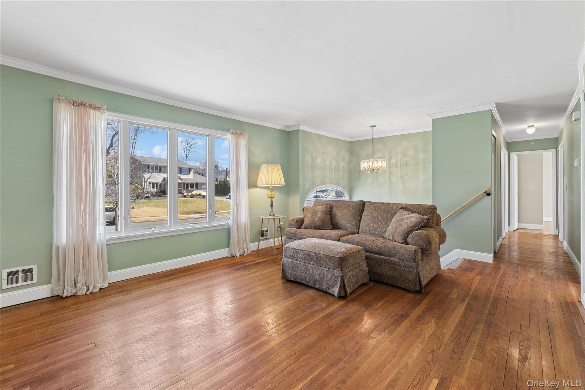 #3 photo, 14 Wenmore Road, সাফোক কাউন্টি Commack , NY 11725