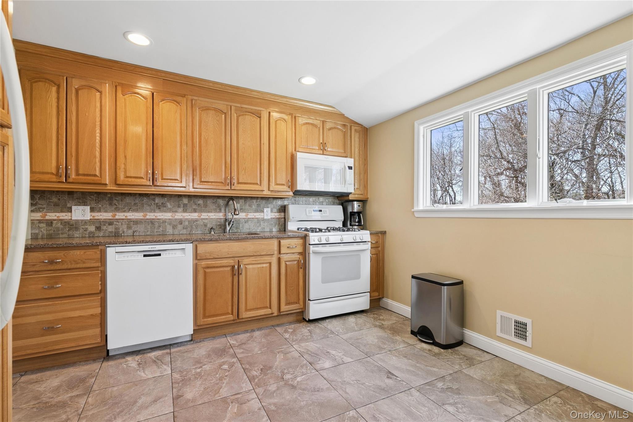 #7 photo, 14 Wenmore Road, সাফোক কাউন্টি Commack , NY 11725