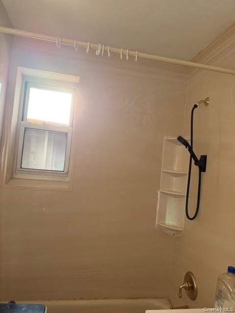 #7 photo, 138-36 68th Drive, কুইন্‌স Kew Garden Hills , NY 11367