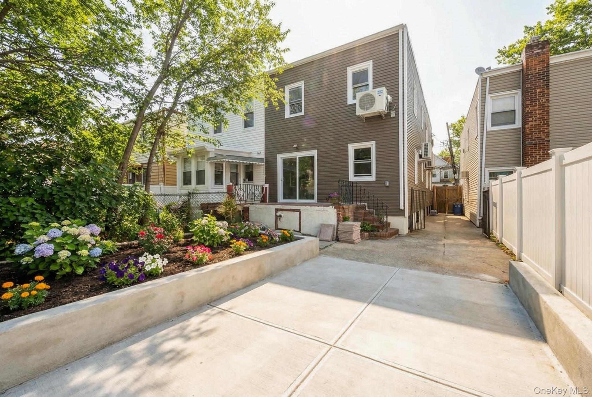 #4 photo, 9210 104th Street, Richmond Hill , NY 11418