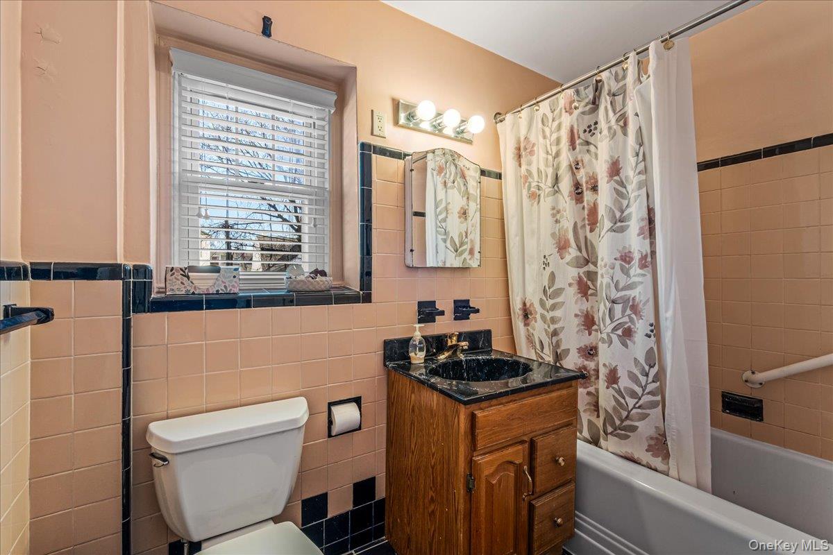 #15 photo, 58-03 212th Street, Bayside , NY 11364