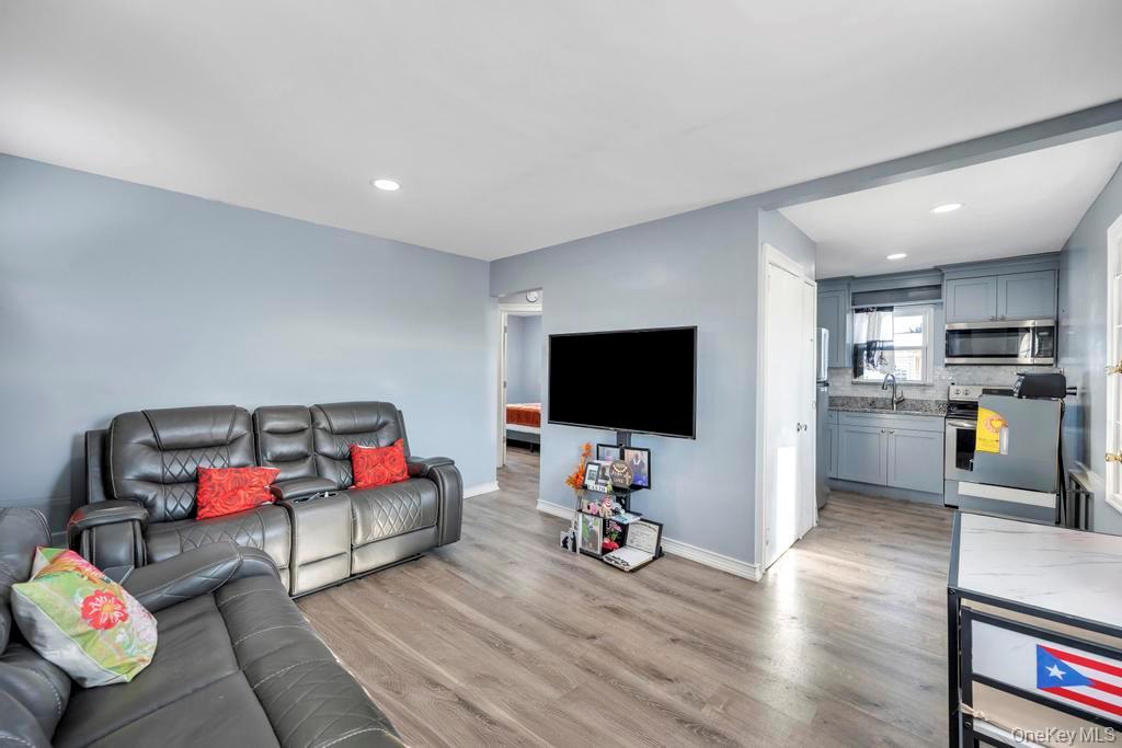 #10 photo, 1333 5th Avenue, Bay Shore , NY 11706