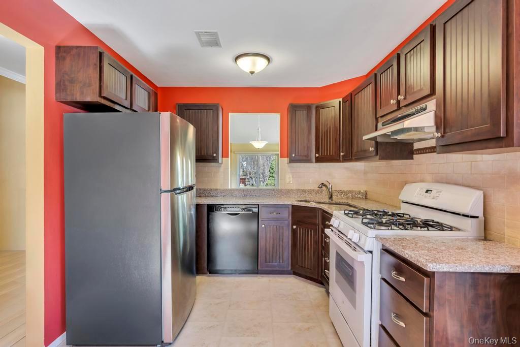 #7 photo, 13 Mallard Path, Coram , NY 11727