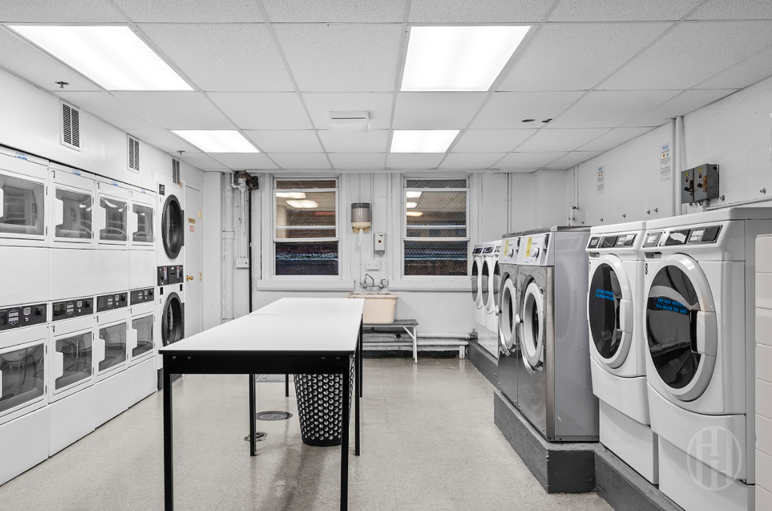 #7 photo, 321 E 43rd Street, मैनहटन Midtown East , NY 10017