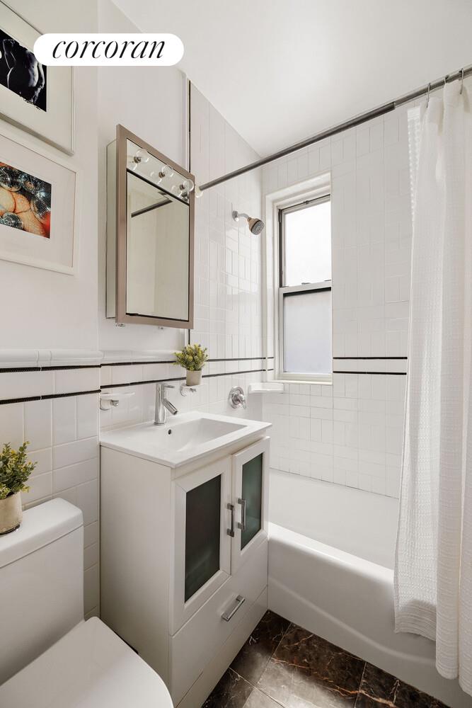 #7 photo, 233 W 21ST Street, ম্যানহাটন Chelsea , NY 10011