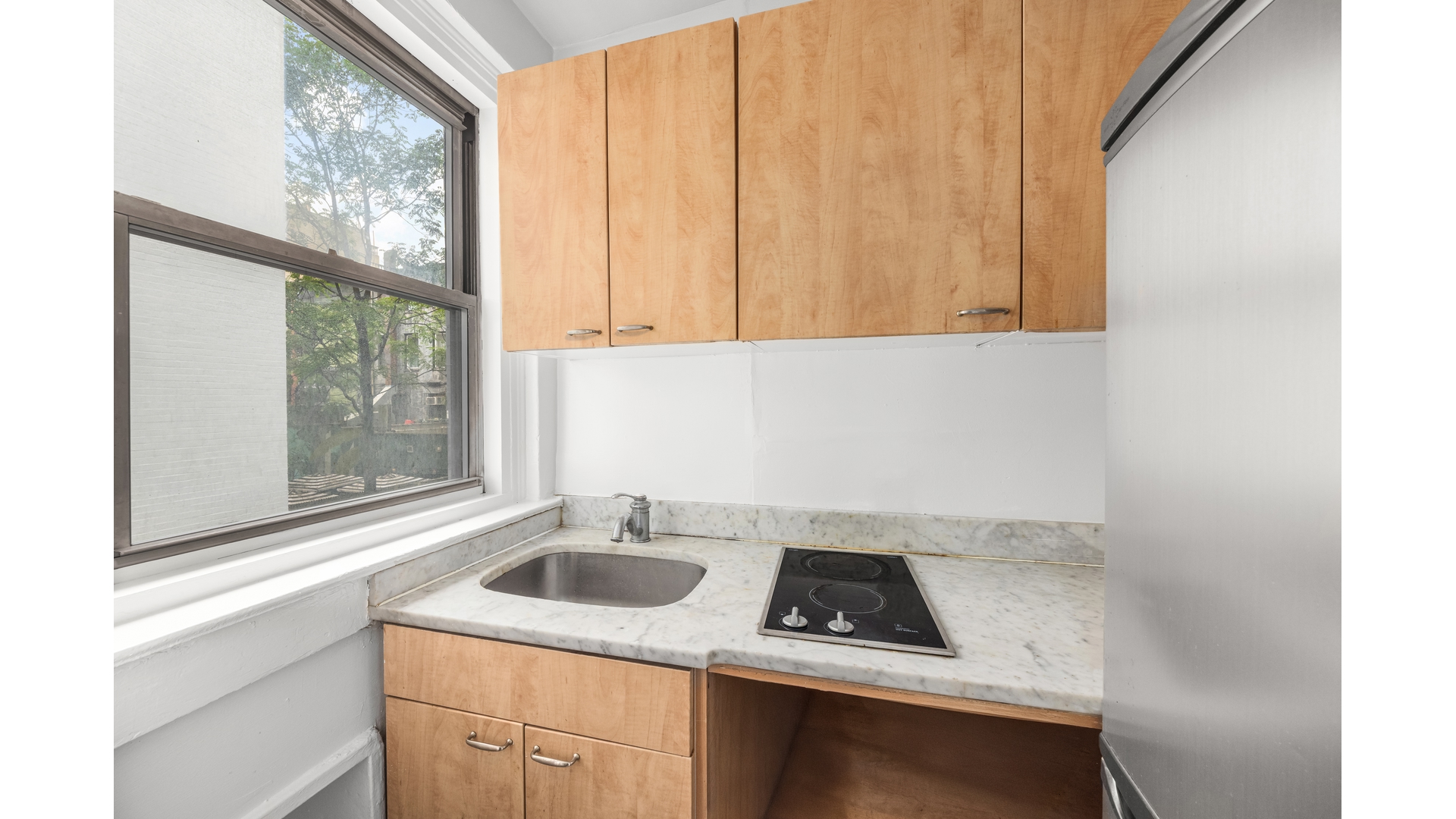 #3 photo, 325 W 45TH Street, Hell's Kitchen , NY 10036