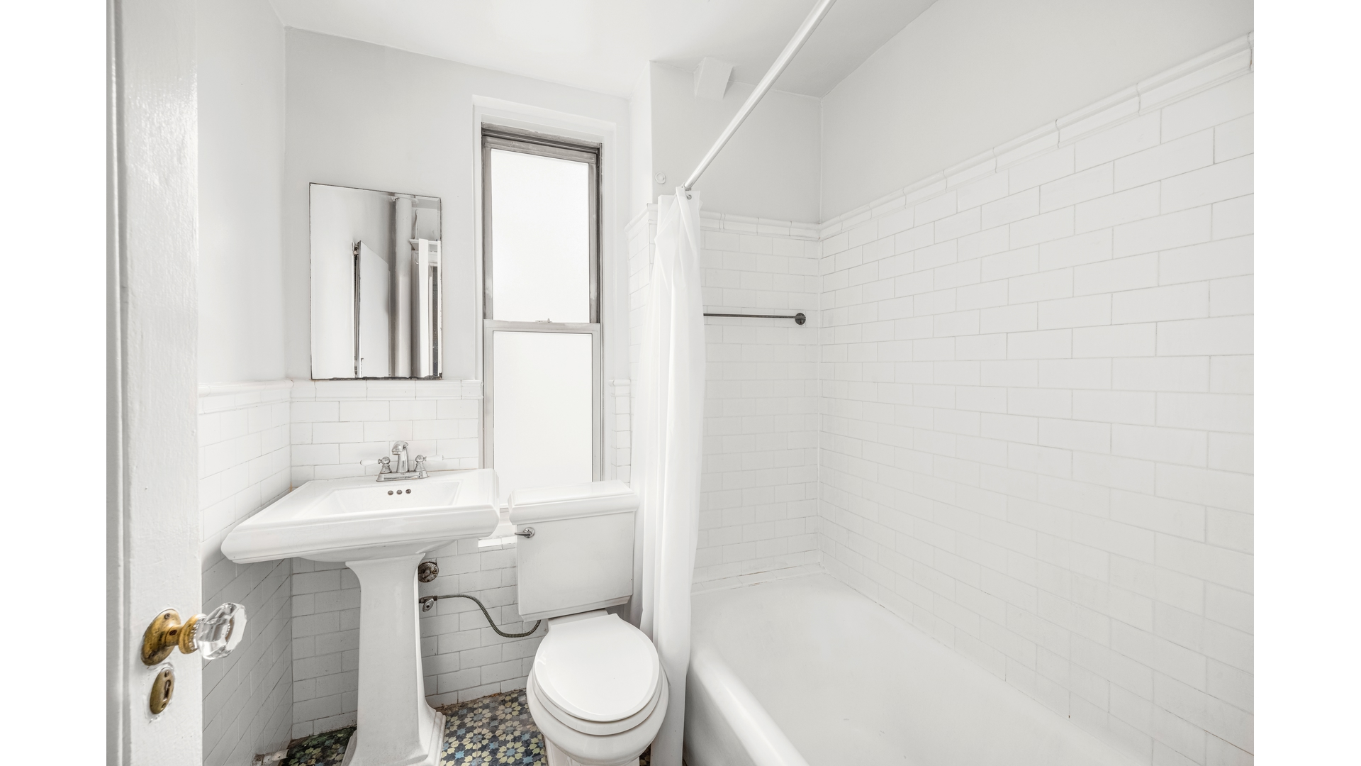 #6 photo, 325 W 45TH Street, Hell's Kitchen , NY 10036