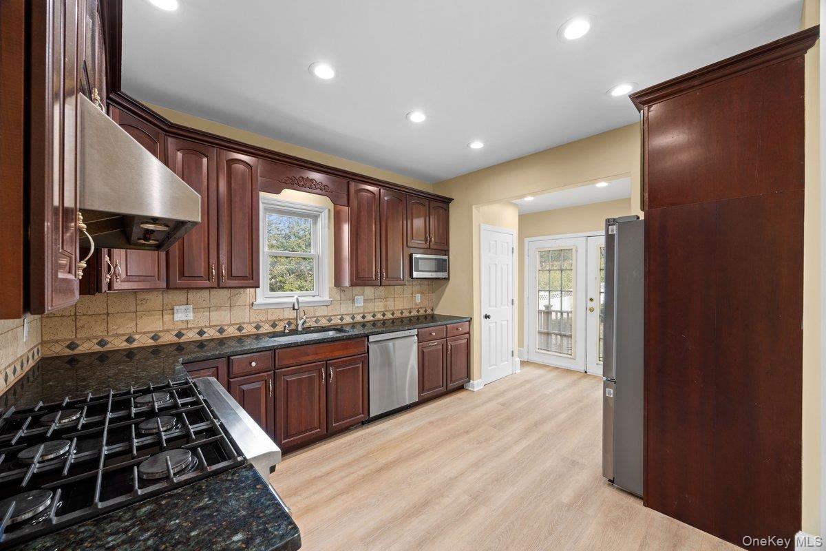 #6 photo, 71 Longview Avenue, White Plains , NY 10605