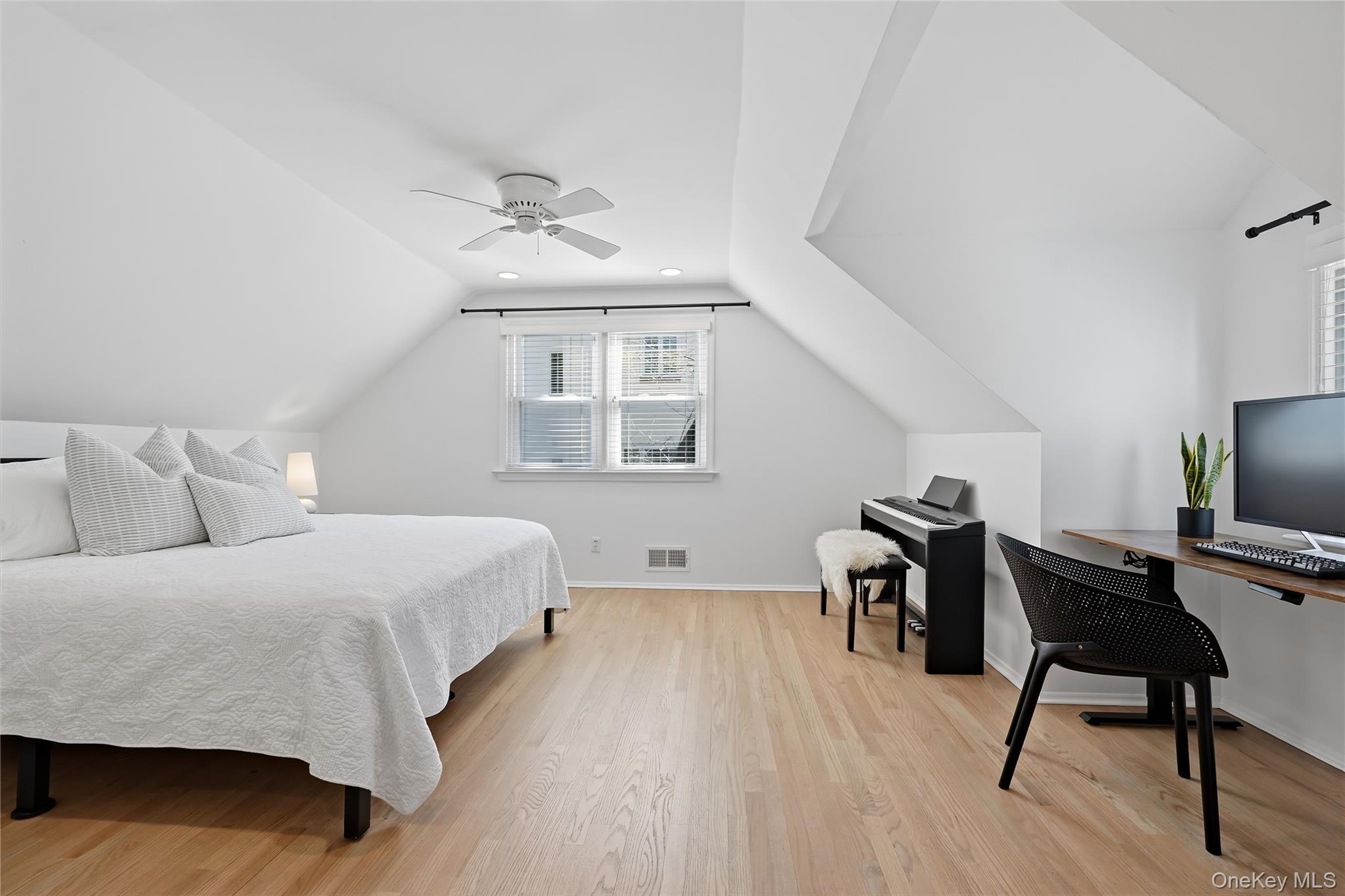 #16 photo, 294 Murray Avenue, Larchmont , NY 10538