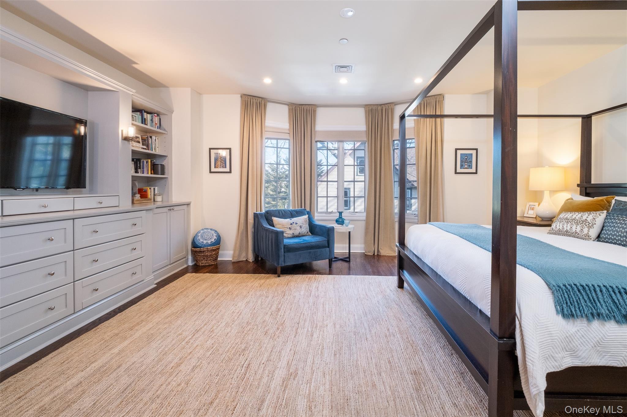 #16 photo, 35 1st Street, Pelham , NY 10803