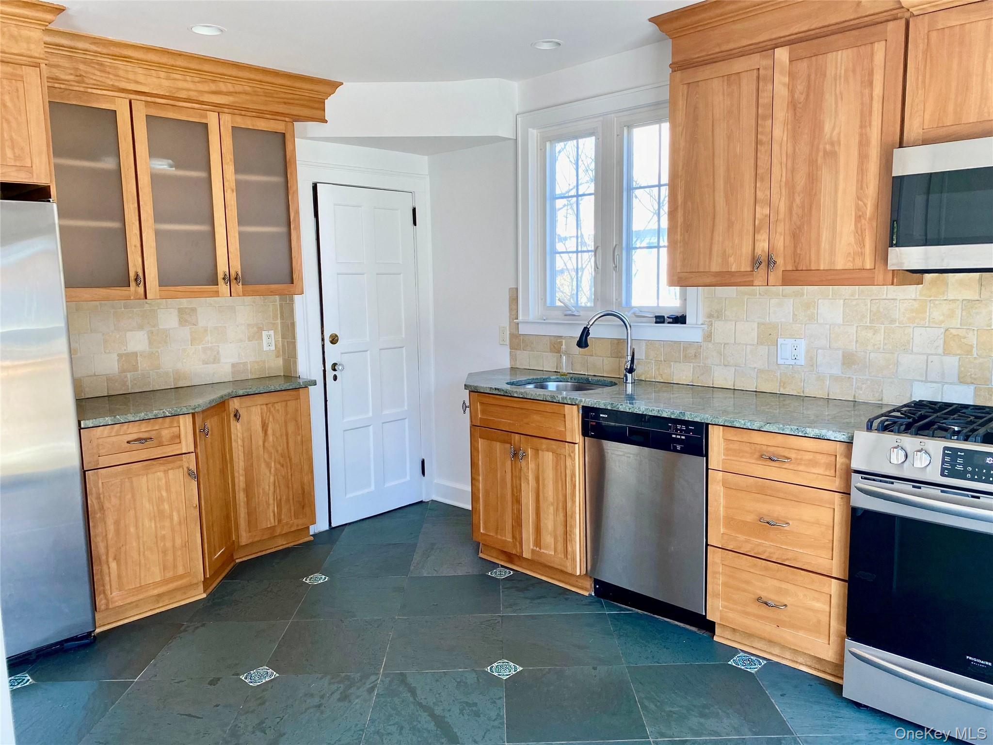 #3 photo, 34 Maplewood Street, Larchmont , NY 10538