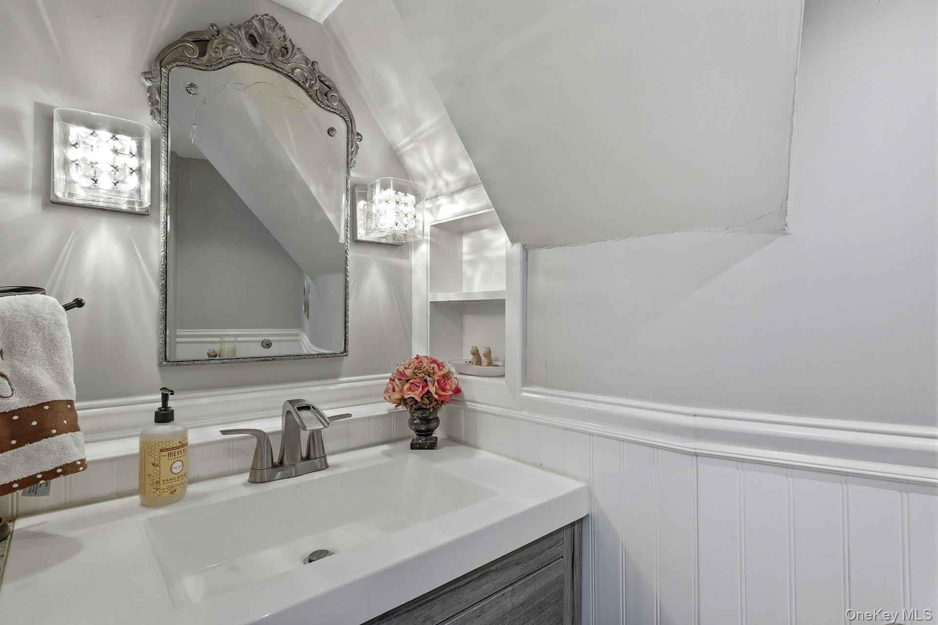 #18 photo, 6 Janssen Drive, Manhasset , NY 11030