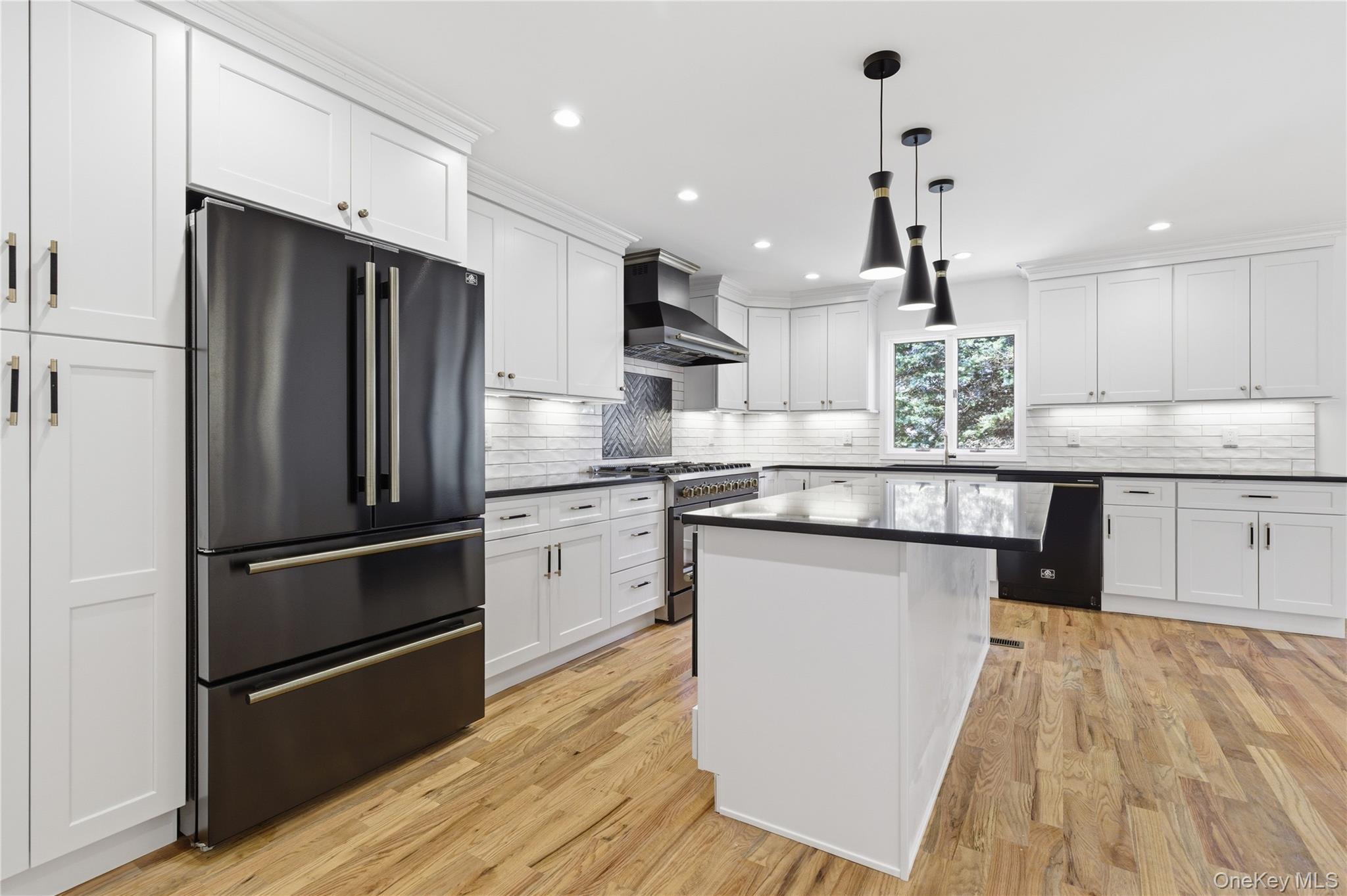 #10 photo, 217 Hempstead Avenue, Malverne , NY 11565