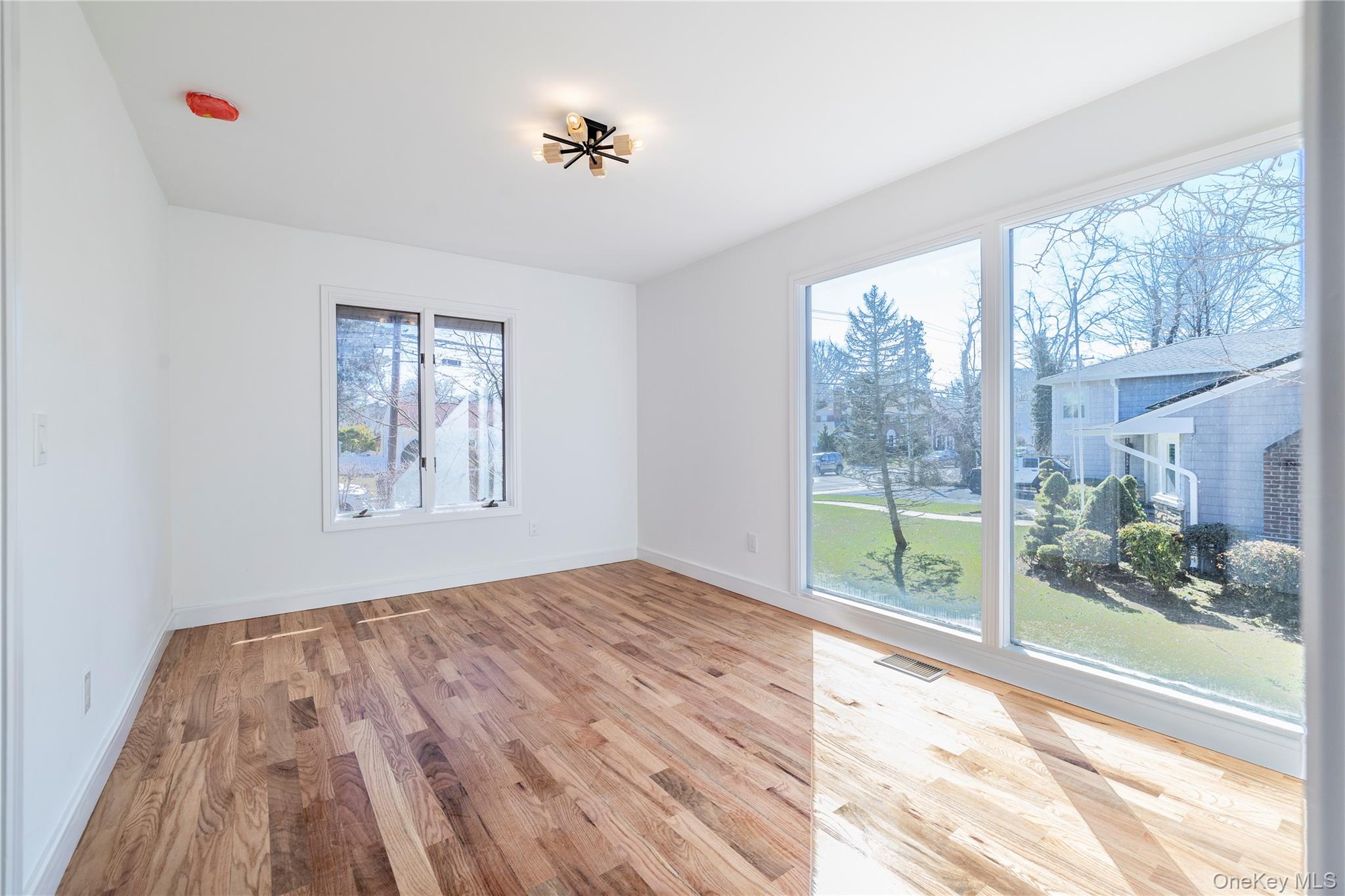 #12 photo, 217 Hempstead Avenue, Malverne , NY 11565