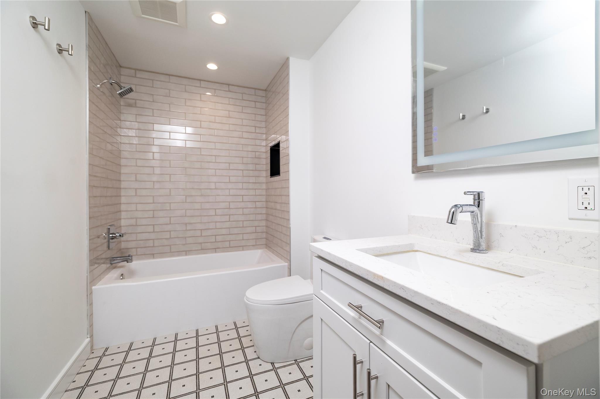 #19 photo, 217 Hempstead Avenue, Malverne , NY 11565