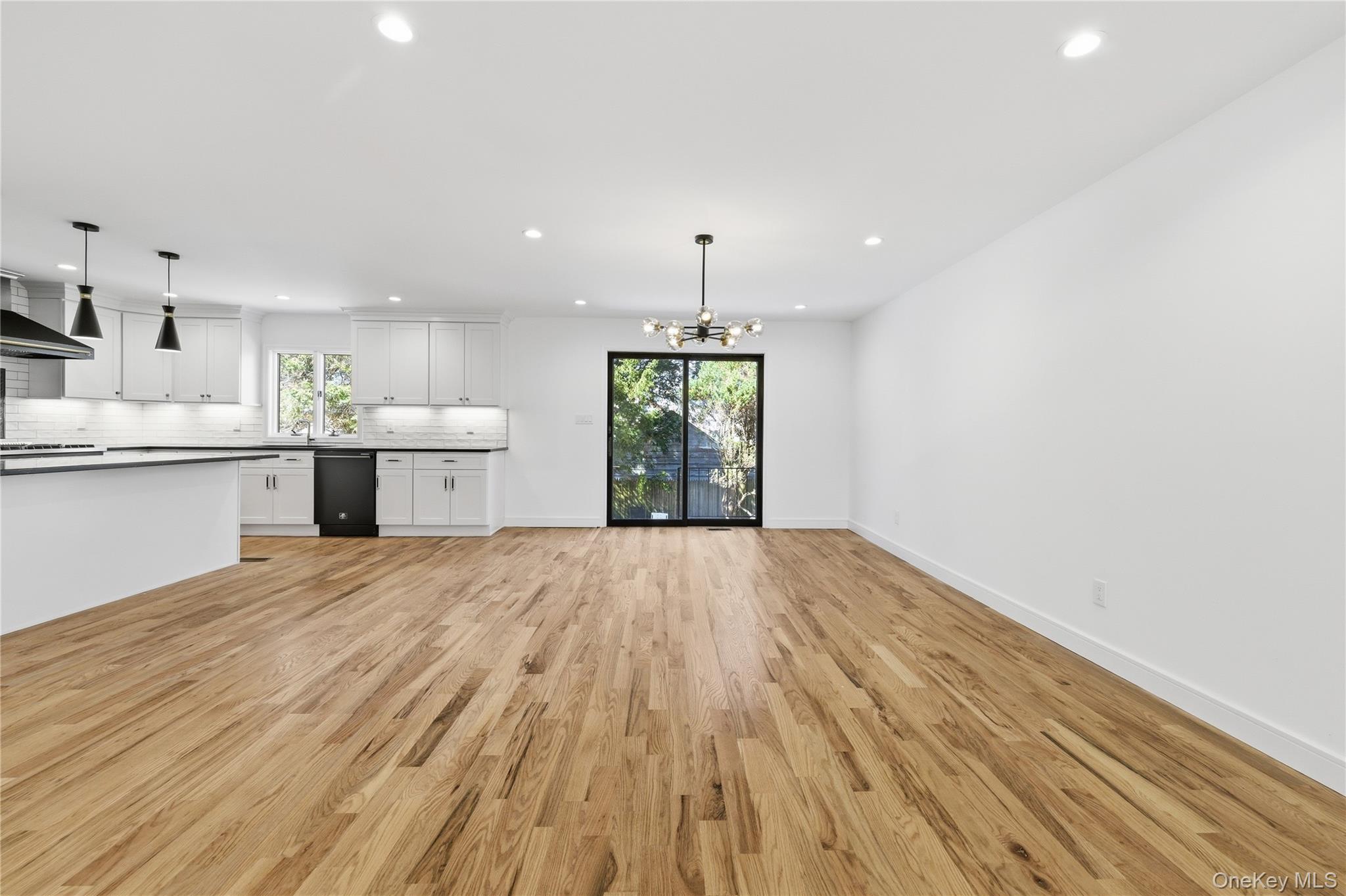 #7 photo, 217 Hempstead Avenue, Malverne , NY 11565