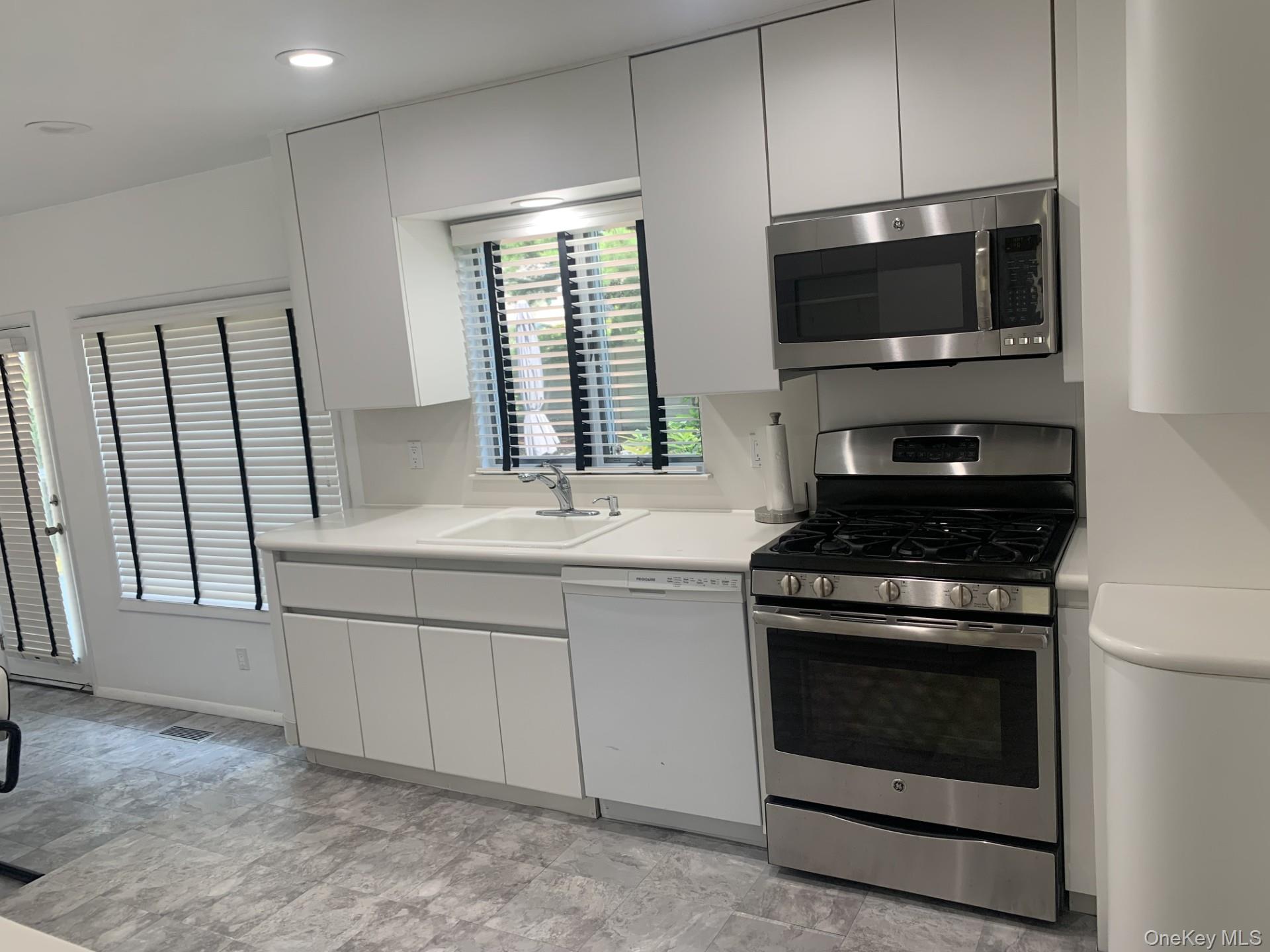 #8 photo, 220 Jackson Place, নাসাউ কাউন্টি Hewlett , NY 11557