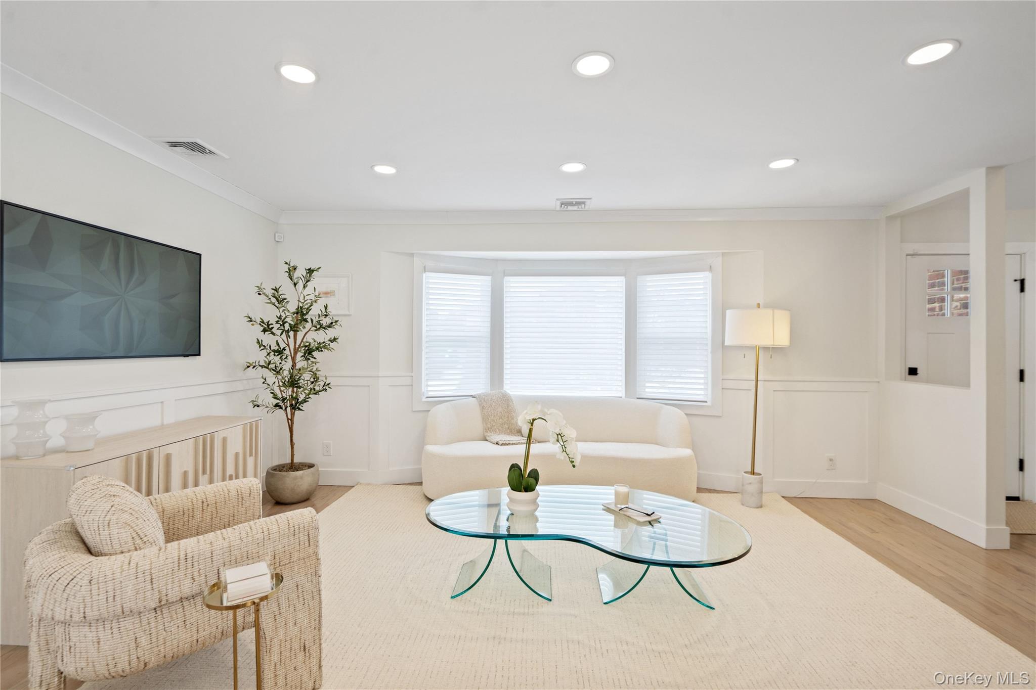 #4 photo, 36 Stauber Drive, Plainview , NY 11803