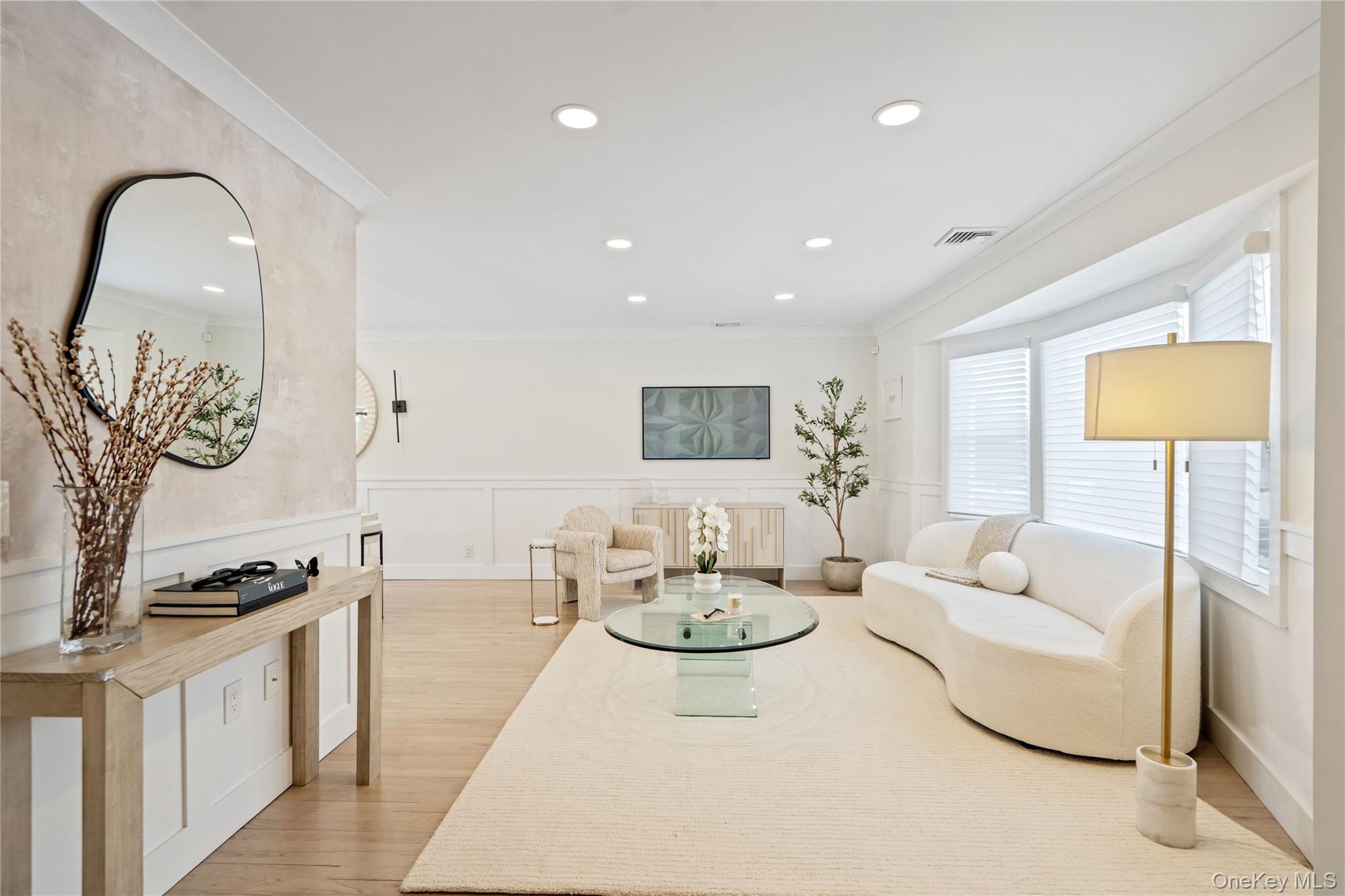 #5 photo, 36 Stauber Drive, Plainview , NY 11803