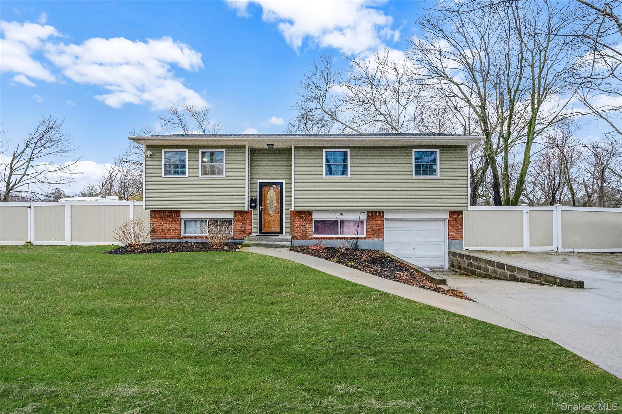 #1 photo, 508 Nostrand Avenue, সাফোক কাউন্টি Central Islip , NY 11722