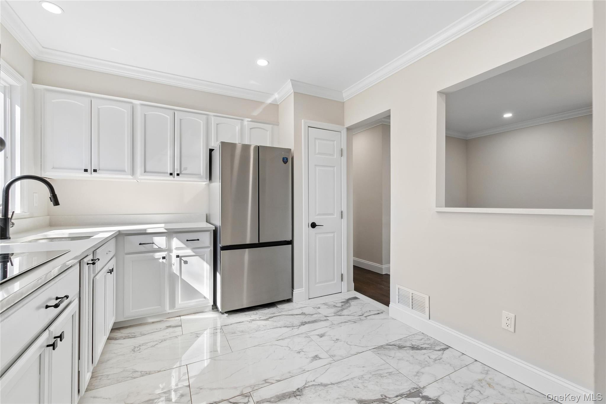 #11 photo, 236 Vermont Avenue, Bay Shore , NY 11706