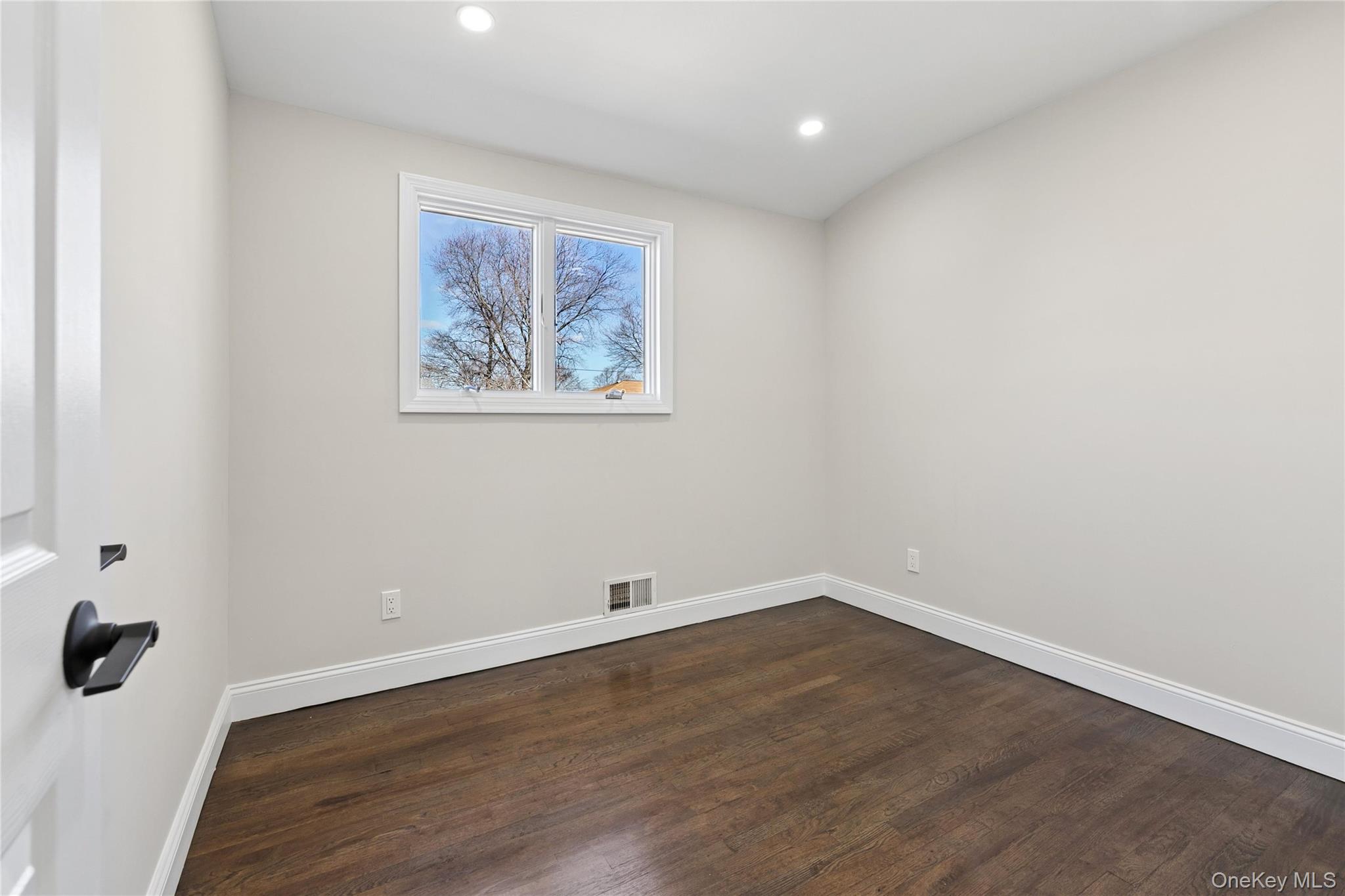 #17 photo, 236 Vermont Avenue, Bay Shore , NY 11706