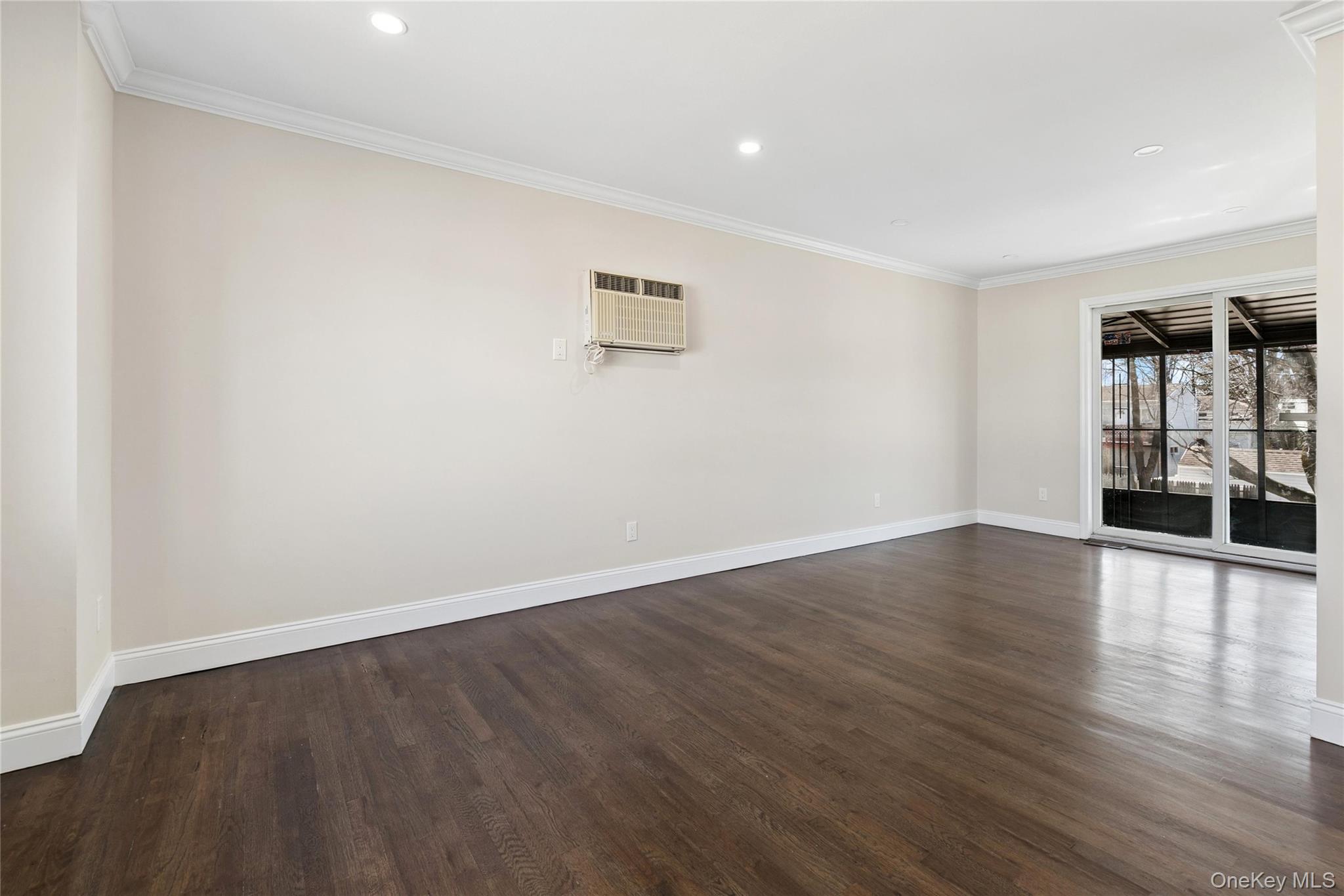 #5 photo, 236 Vermont Avenue, Bay Shore , NY 11706