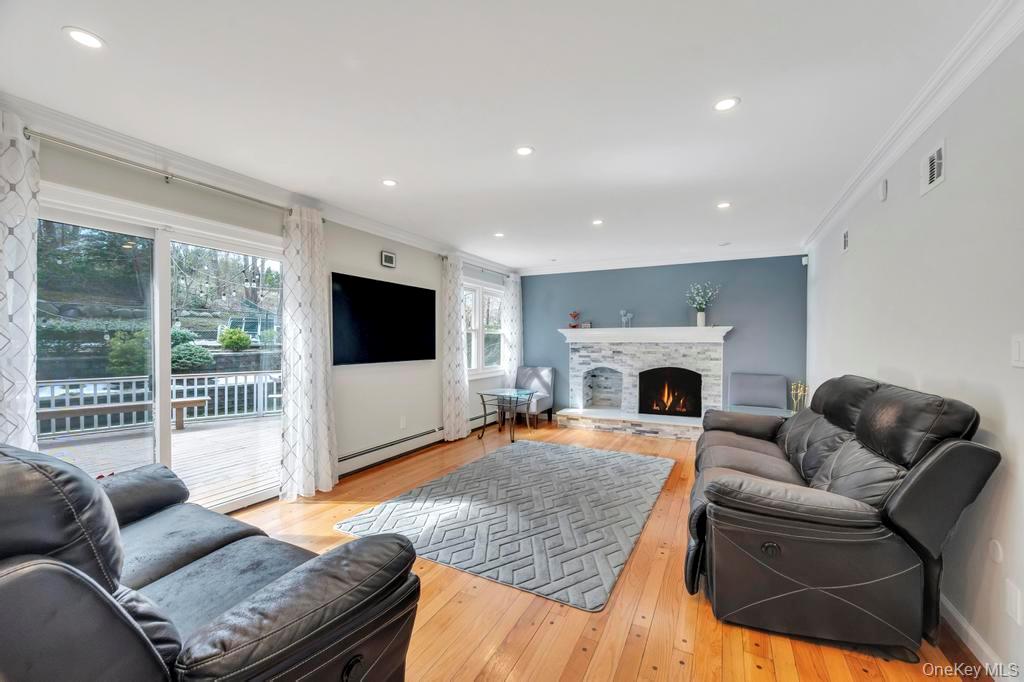 #11 photo, 10 Hunting Hill Road, Woodbury , NY 11797