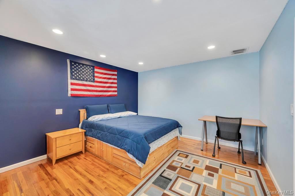 #14 photo, 10 Hunting Hill Road, Woodbury , NY 11797