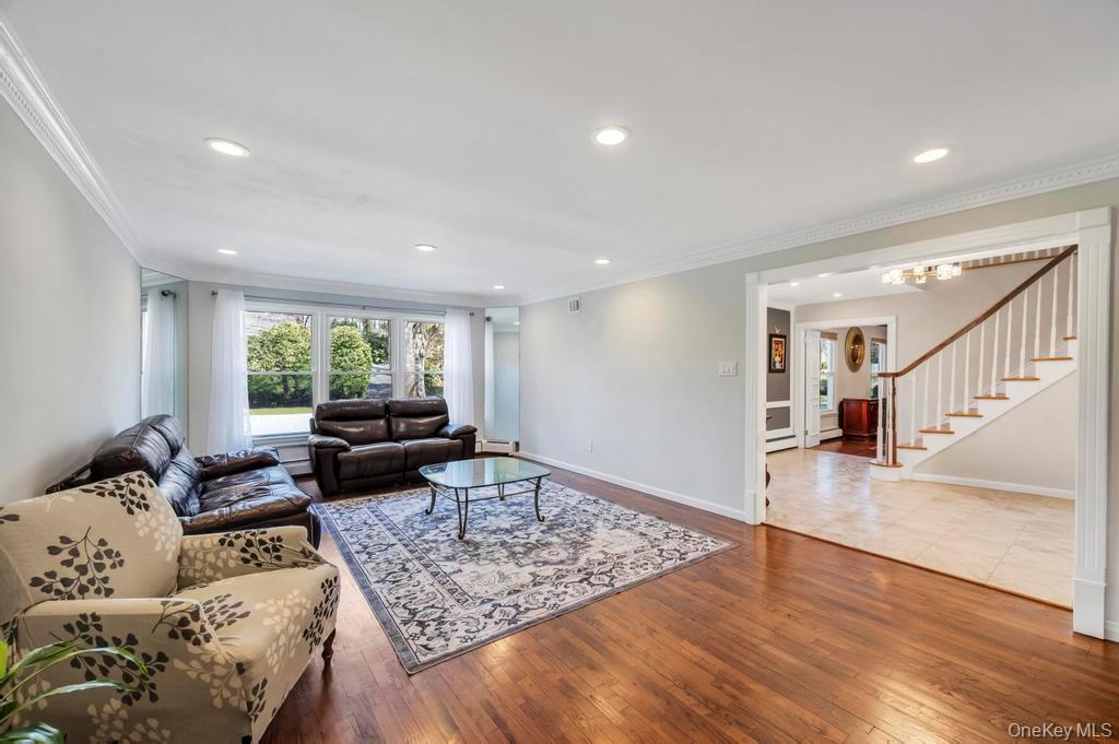 #9 photo, 10 Hunting Hill Road, Woodbury , NY 11797