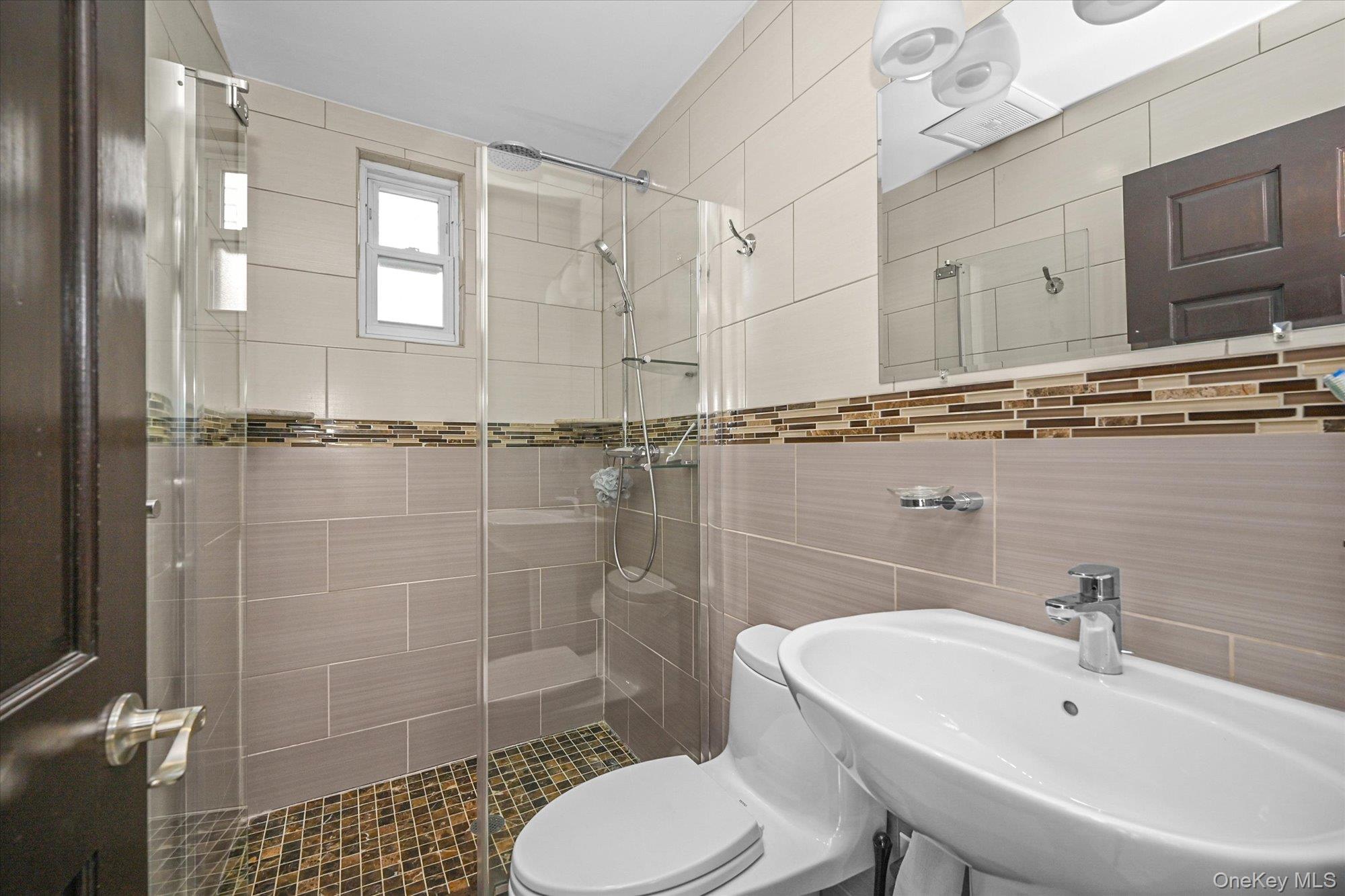 #16 photo, 8516 Abingdon Road, কুইন্‌স Kew Gardens , NY 11415