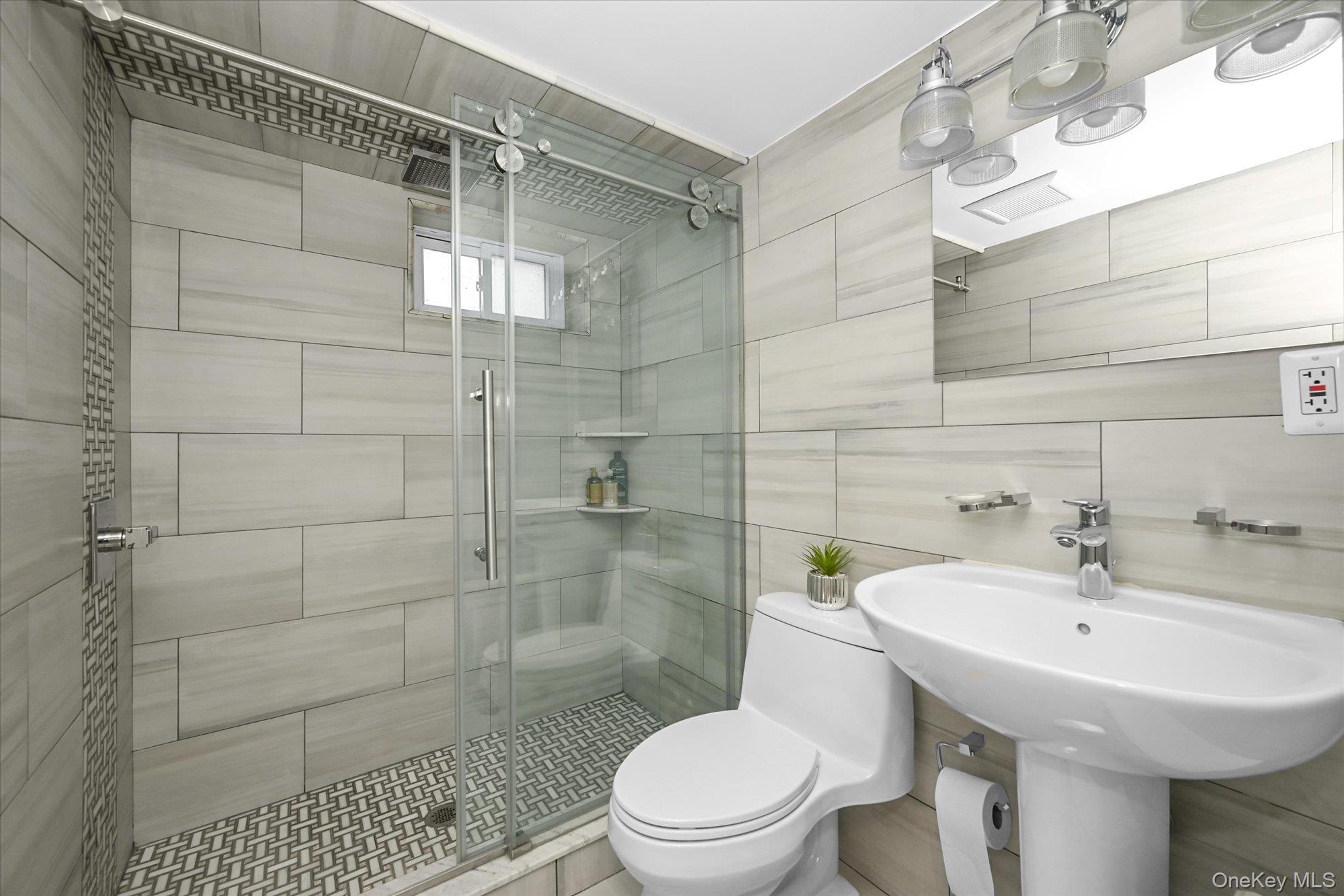 #19 photo, 8516 Abingdon Road, কুইন্‌স Kew Gardens , NY 11415