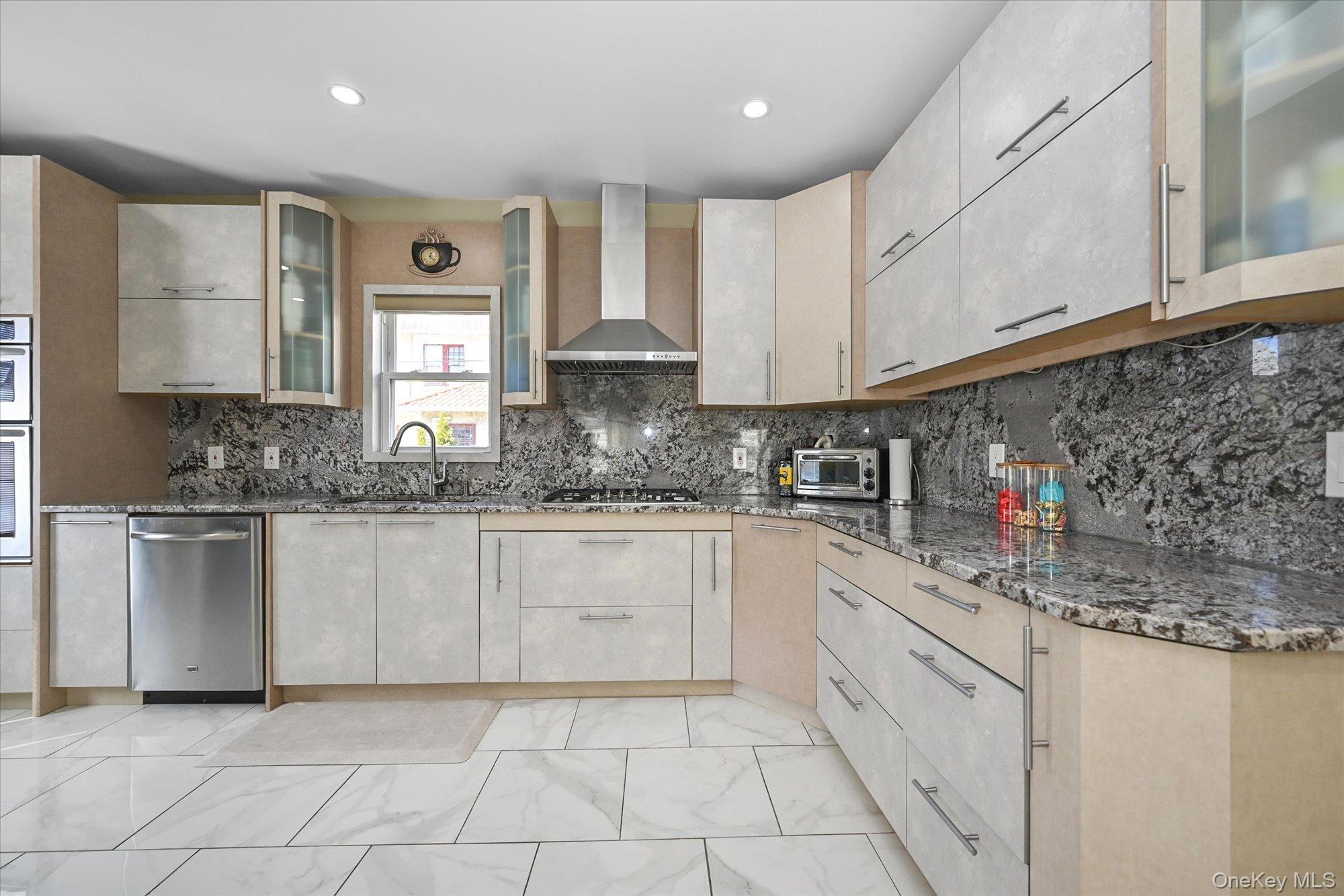 #6 photo, 8516 Abingdon Road, কুইন্‌স Kew Gardens , NY 11415