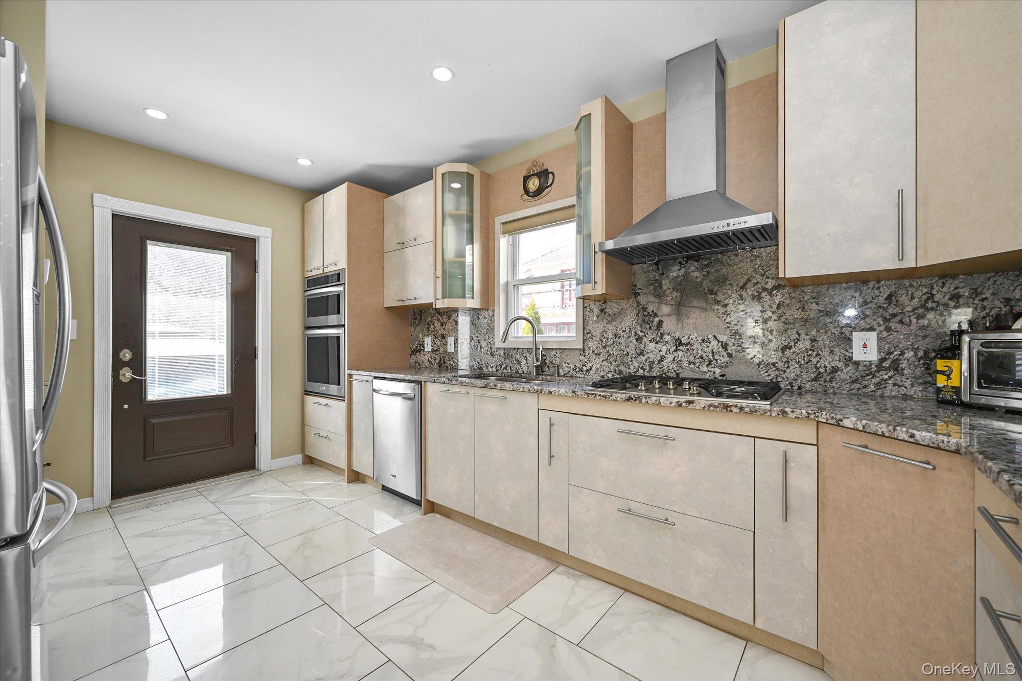 #8 photo, 8516 Abingdon Road, কুইন্‌স Kew Gardens , NY 11415