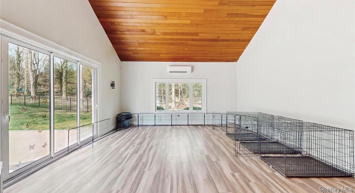 #19 photo, 406 Duck Pond, Locust Valley , NY 11560