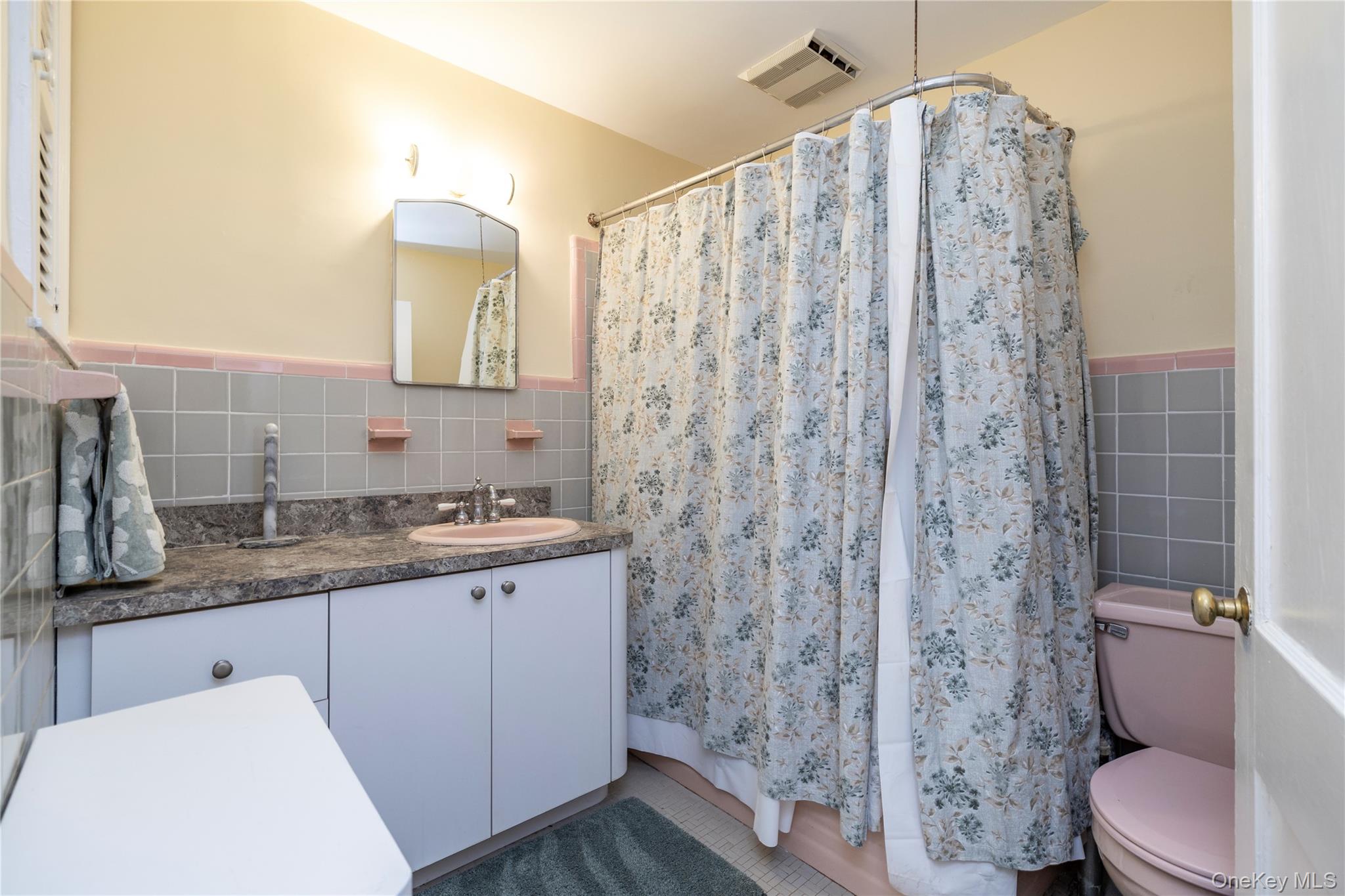 #18 photo, 65 Jarvis Place, Lynbrook , NY 11563