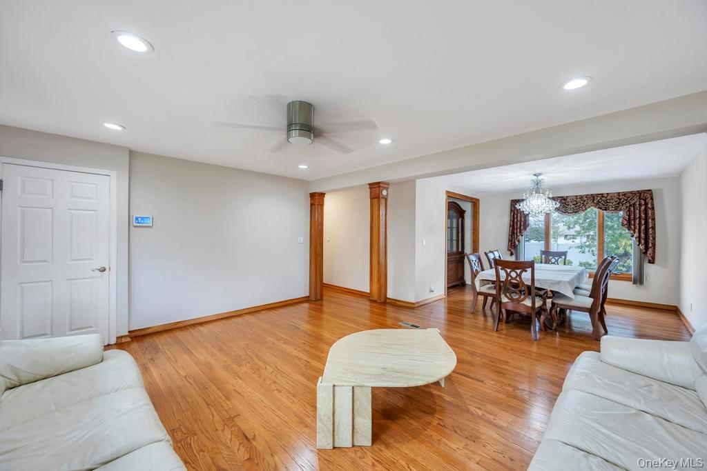 #10 photo, 30 Andover Lane, Hicksville , NY 11801