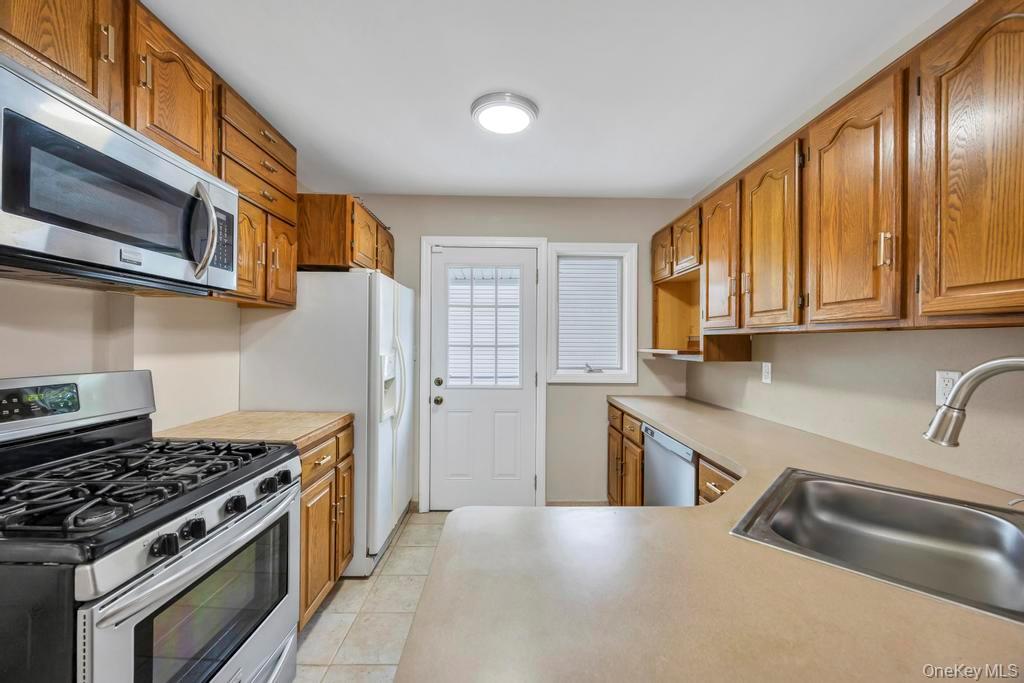 #15 photo, 30 Andover Lane, Hicksville , NY 11801