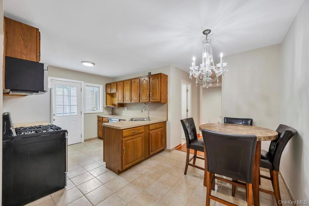 #18 photo, 30 Andover Lane, Hicksville , NY 11801