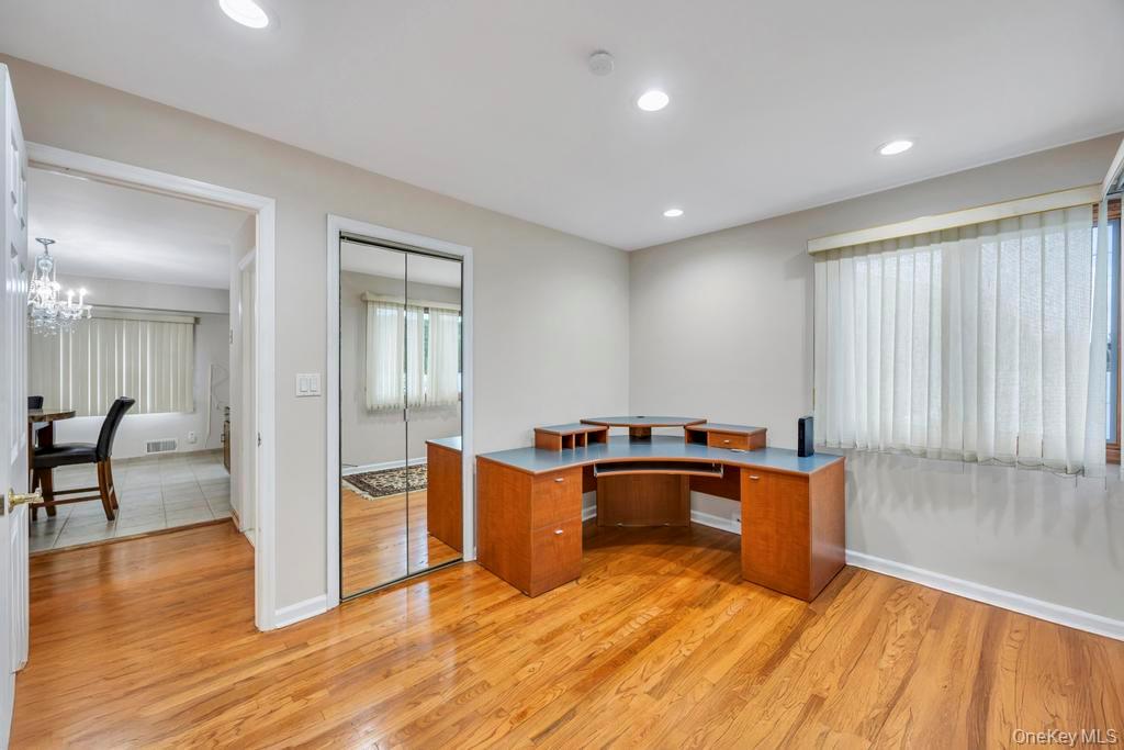 #19 photo, 30 Andover Lane, Hicksville , NY 11801