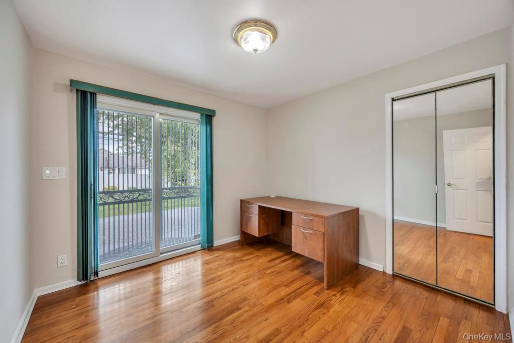 #20 photo, 30 Andover Lane, Hicksville , NY 11801