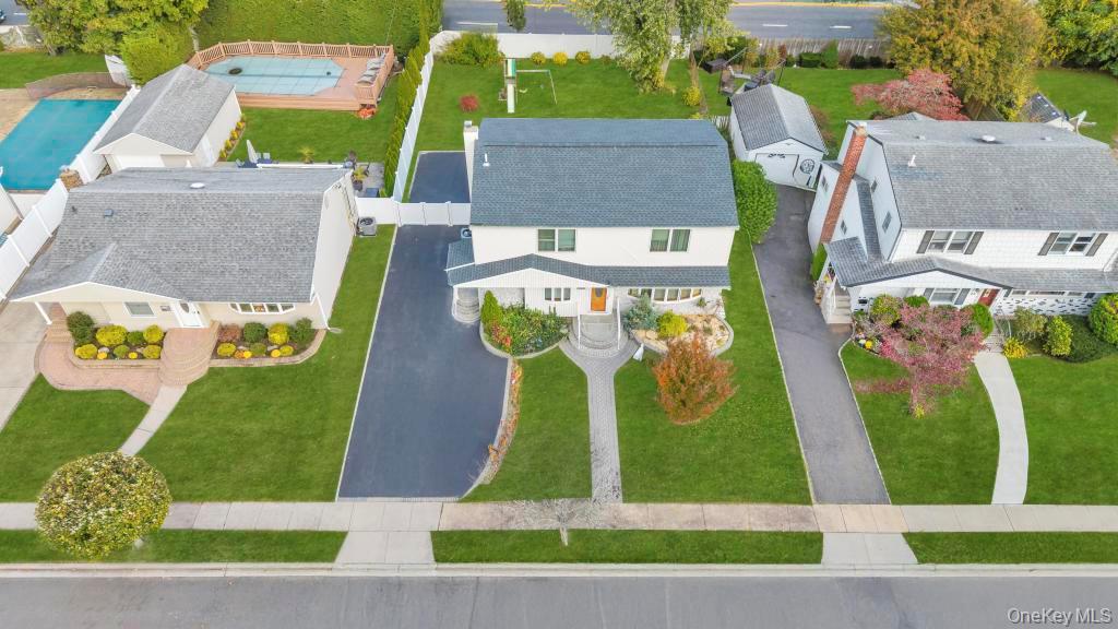 #3 photo, 30 Andover Lane, Hicksville , NY 11801