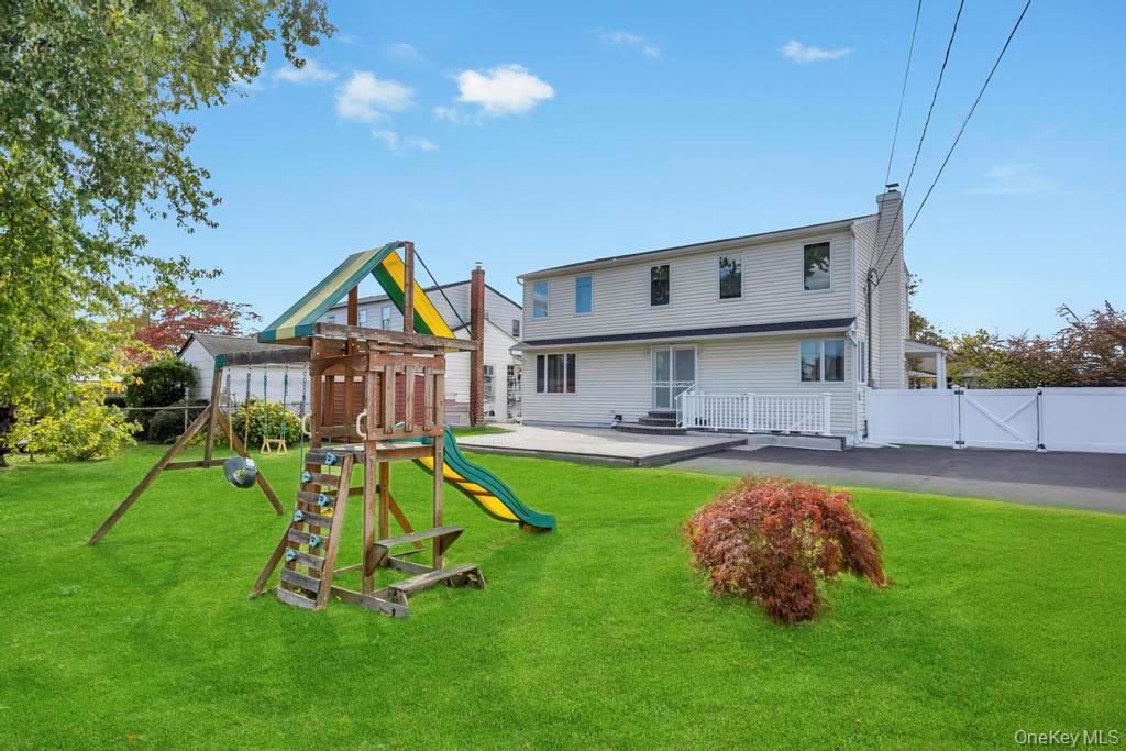 #7 photo, 30 Andover Lane, Hicksville , NY 11801