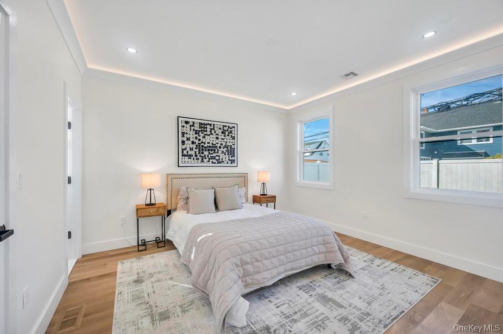 #12 photo, 2497 Balsam Avenue, নাসাউ কাউন্টি East Meadow , NY 11554