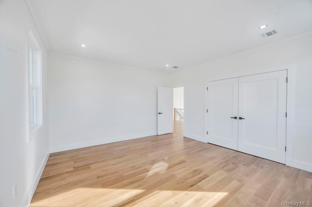 #15 photo, 2497 Balsam Avenue, নাসাউ কাউন্টি East Meadow , NY 11554