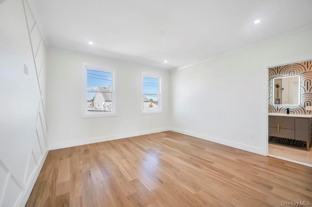 #16 photo, 2497 Balsam Avenue, নাসাউ কাউন্টি East Meadow , NY 11554