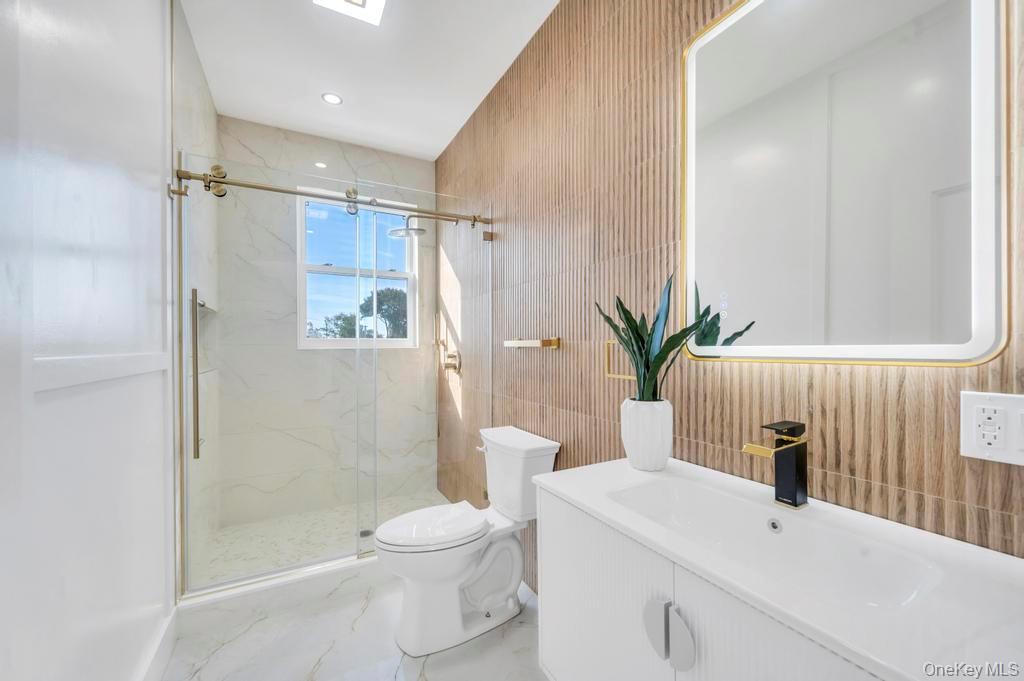 #18 photo, 2497 Balsam Avenue, নাসাউ কাউন্টি East Meadow , NY 11554